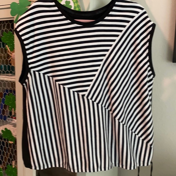Macy's Tops - Ladies size 3x sleeveless blouse